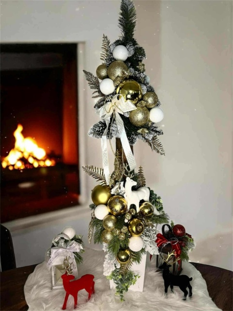 CHOINKA NA PNIU DRZEWKO BOŻONARODZENIOWE PIĘKNA UBRANA OZDOBA