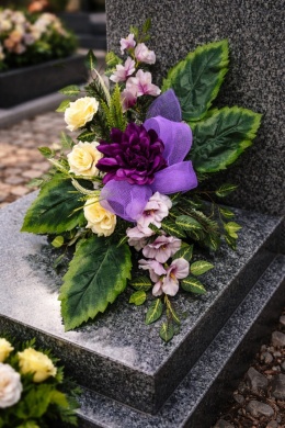 Stroik Kompozycja z Kwiatów Sztucznych na Grób Wiązanka na Cmentarz