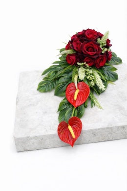 Stroik nagrobny Moja Pasja - Czerwona Elegancja