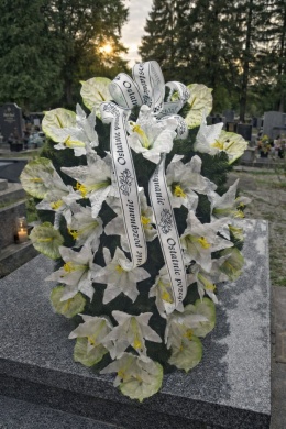 Wyjątkowa Wiązanka Pogrzebowa Wieniec Sztuczne Kwiaty Ostatnie Pożegnanie